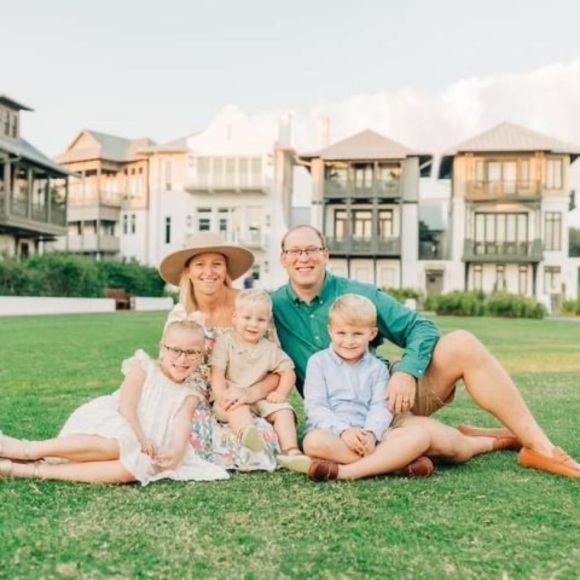 Meet your Posher, Sarah - Picture 1 of 1